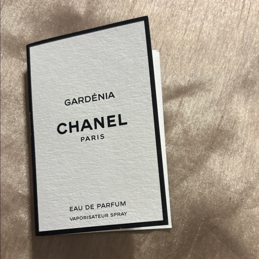 Chanel 17 Piece Assorted Beauty Collection with String Lights USB NWT GWP - Picture 5 of 16